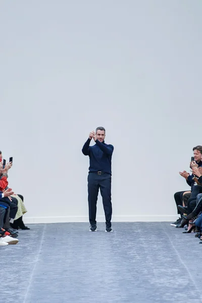 Look 64
